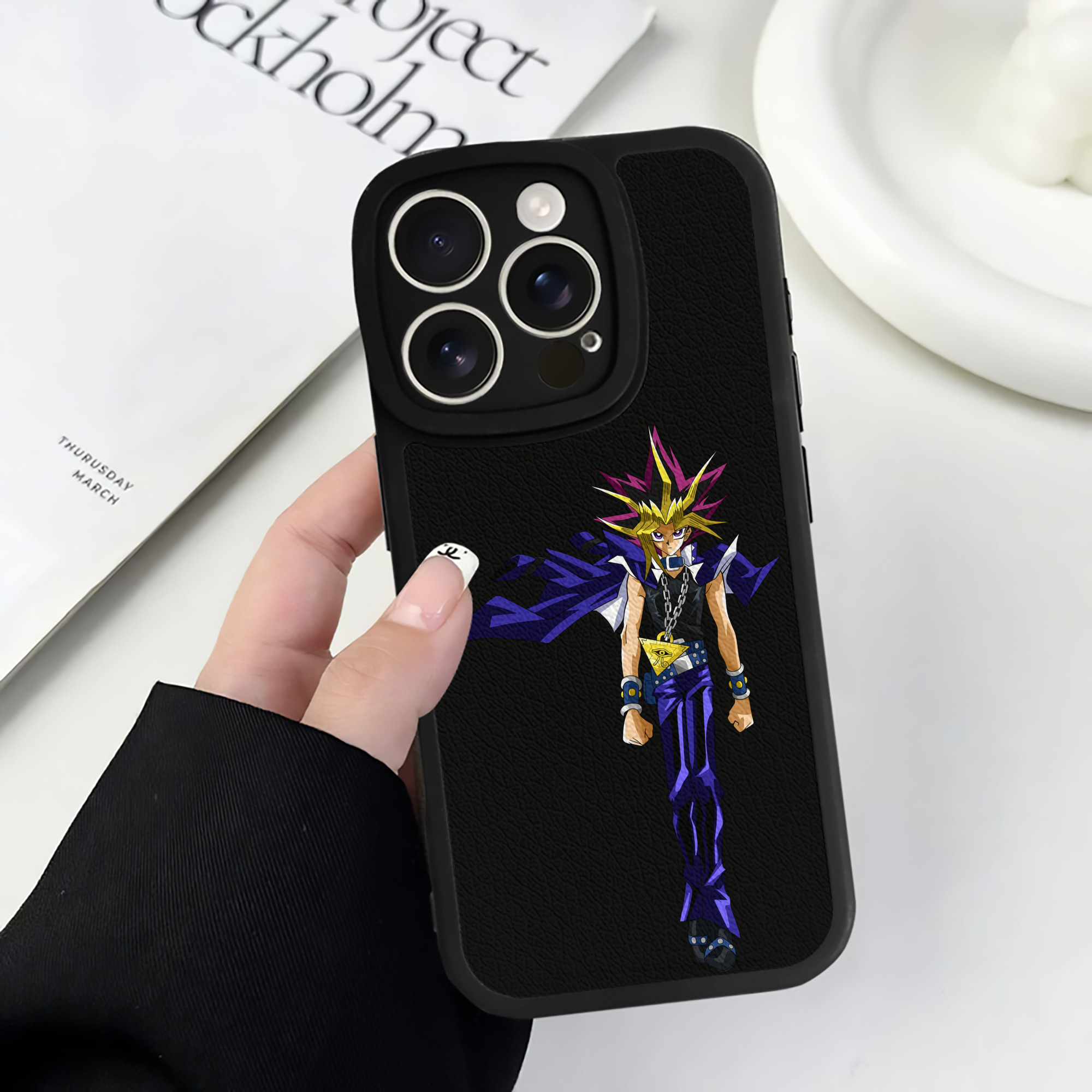 遊☆戯☆王 Yu-Gi-Oh! 【iPhone 16シリーズ対応】シリコンスマホケース（レザー調） 材質：シリコン